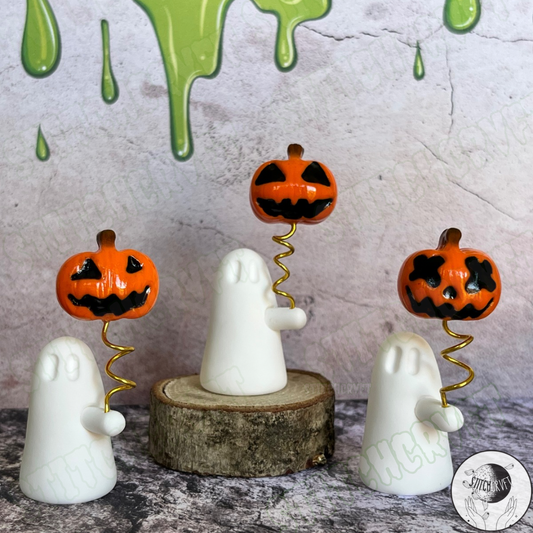 Ghost holding pumpkin balloon | Made to order