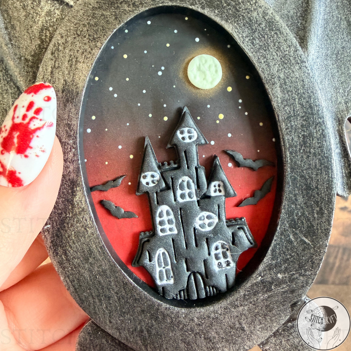 Mini bat frame spooky castle scene | Limited edition