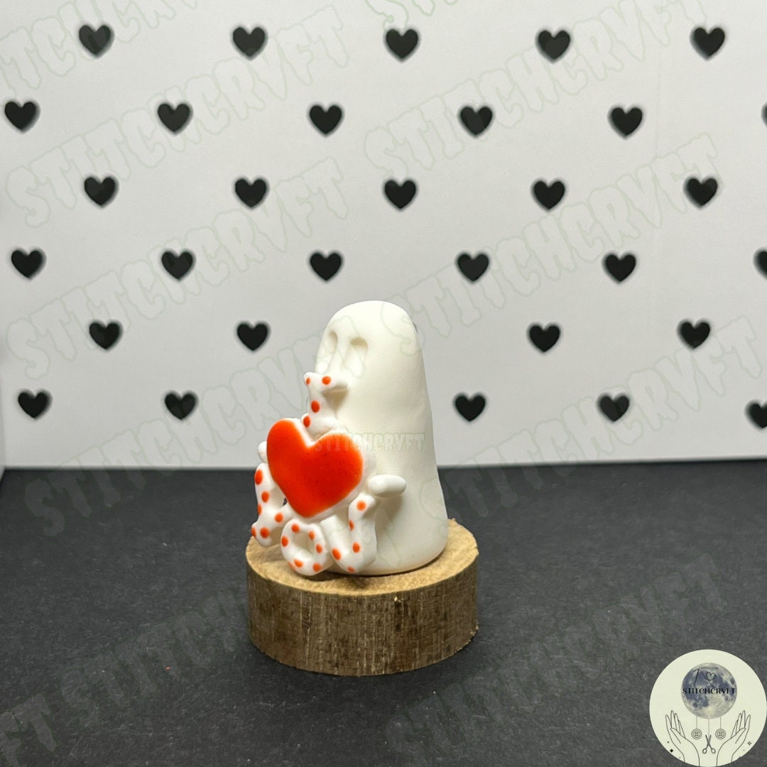 Ghost holding tiny I heart you sign | Handmade to order