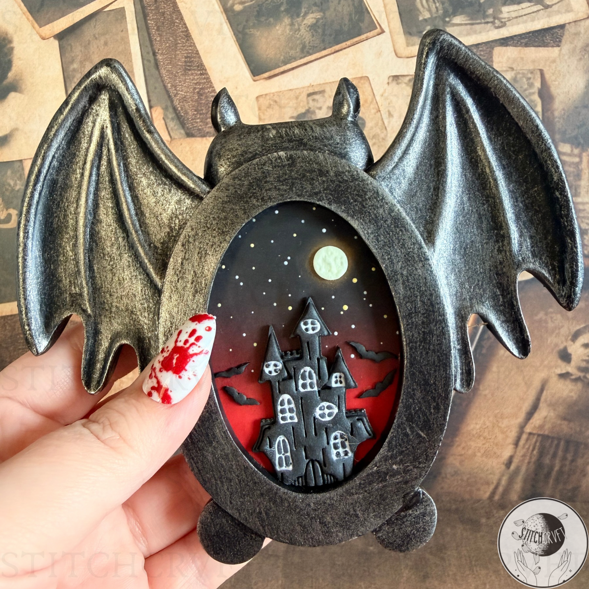 Mini bat frame spooky castle scene  | Limited edition