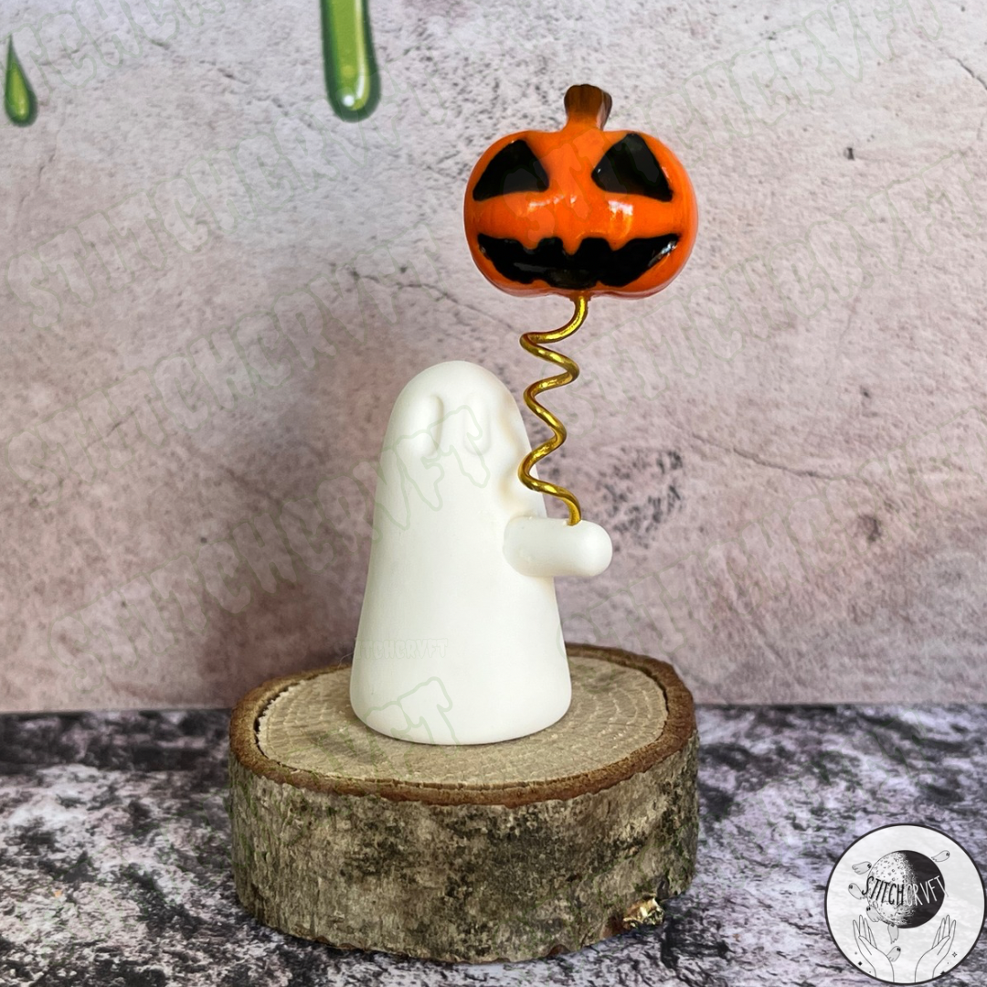 Ghost holding pumpkin balloon | Made to order