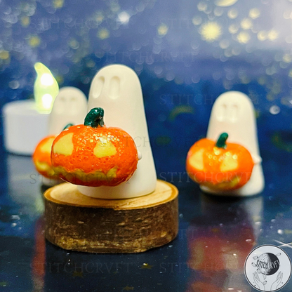 Ghost holding 3D sparkling pumpkin | Limited small batch