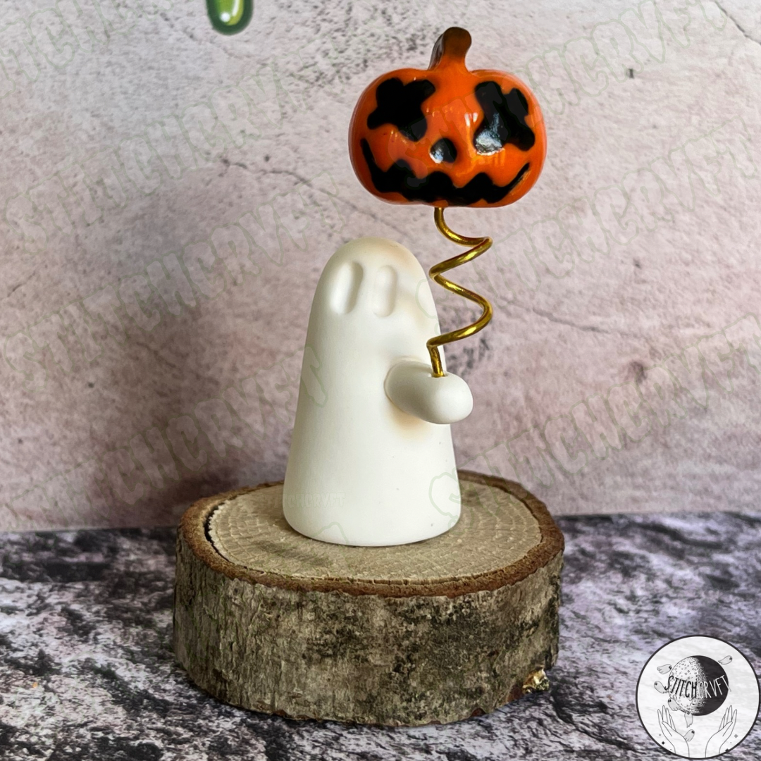 Ghost holding pumpkin balloon | Made to order