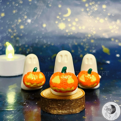 Ghost holding 3D sparkling pumpkin | Limited small batch