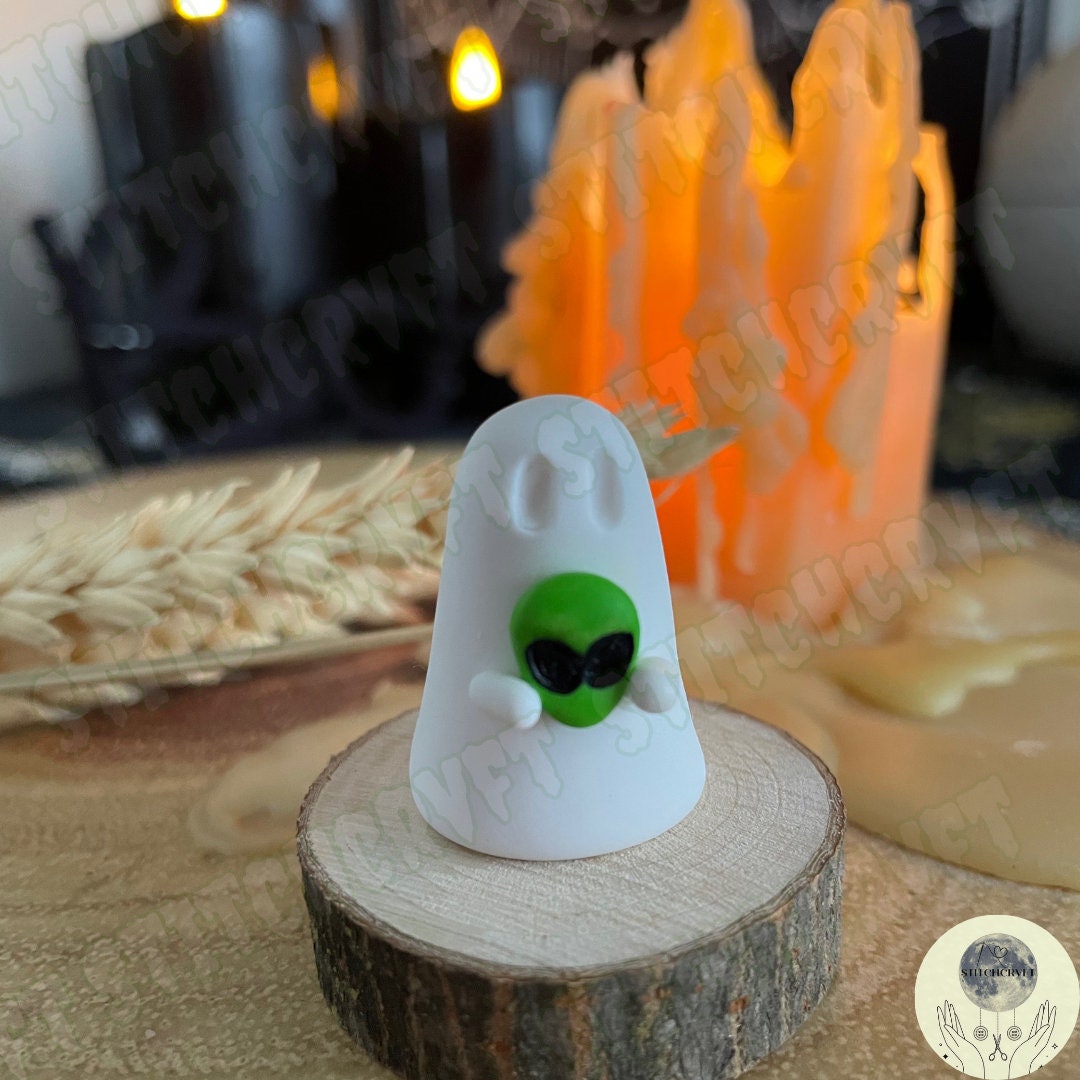 Ghost holding alien head | Handmade to order